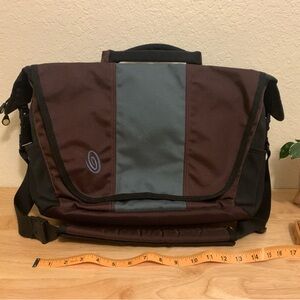 Timbuk2 Messenger Laptop Bag - Model With Magnet Closure